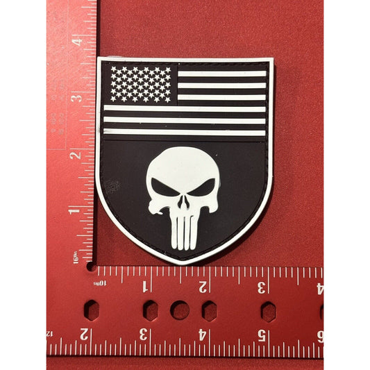 Skull Flag White/Black Patch HOOK & LOOP Backing